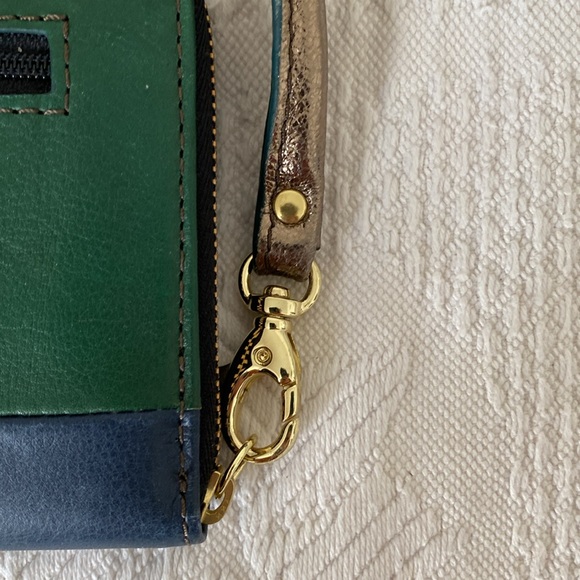 NWOT Fossil wristlet - Picture 3 of 8